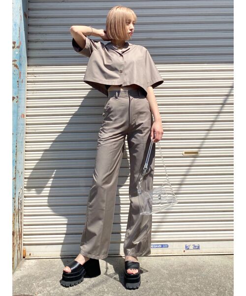 EMODA(エモダ)の「ショートシャツ×ワイドパンツ セットアップ(セットアップ・レディース・イエロー/ブラウン/アイボリー/ブラック・FREE)」の15枚目の写真