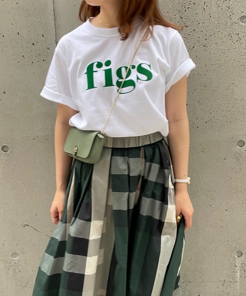 un dix cors(アンディコール)の「大人カジュアルなロゴT figsフロッキーTシャツ(Tシャツ/カットソー・レディース・ホワイト/チャコールグレー/オフホワイト・FREE)」の1枚目の写真