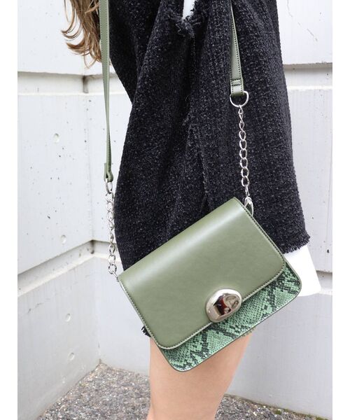 MURUA(ムルーア)の「チェーンストーンバッグ(ショルダーバッグ・レディース・グリーン/ブラック・FREE)」の1枚目の写真