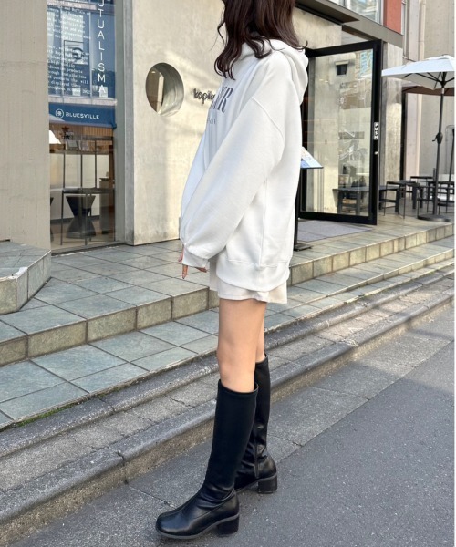 OLIVE des OLIVE（オリーブデオリーブ）の「裏起毛フーディチュニック（パーカー・レディース・グレー/ブラック/オフホワイト・FREE）」の6枚目の写真