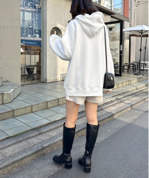 OLIVE des OLIVE（オリーブデオリーブ）の「裏起毛フーディチュニック（パーカー・レディース・グレー/ブラック/オフホワイト・FREE）」の7枚目の写真