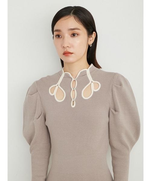 LILY BROWN（リリーブラウン）の「カットアウトバイカラーニットワンピース（ワンピース・レディース・グレイッシュベージュ/ネイビー/ラベンダー・FREE）」の6枚目の写真