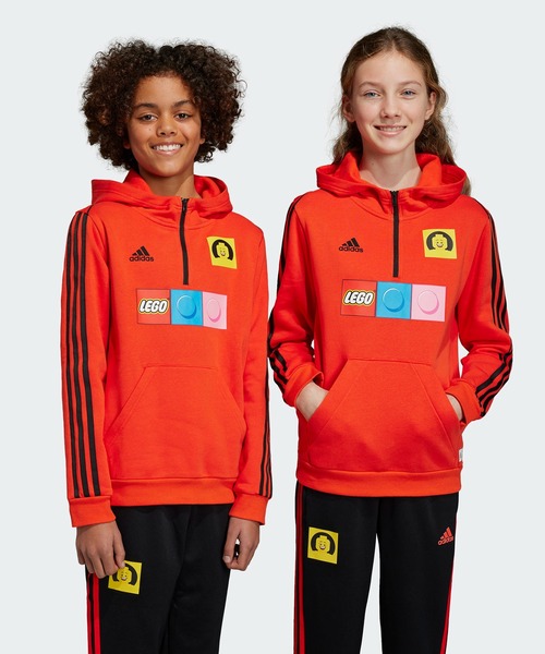 adidas（アディダス）の「adidas × LEGO フード付きスウェットシャツ