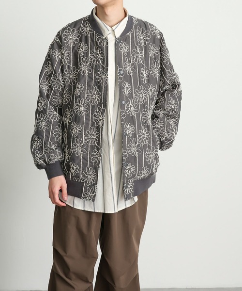 SENSE OF PLACE by URBAN RESEARCH（センスオブプレイスバイアーバンリサーチ）の「シシュウボタニカルスタジャン（スタジャン・メンズ・グレー/ライトカーキ・MEDIUM/LARGE）」の3枚目の写真