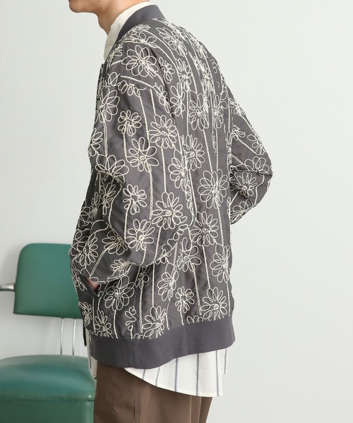 SENSE OF PLACE by URBAN RESEARCH（センスオブプレイスバイアーバンリサーチ）の「シシュウボタニカルスタジャン（スタジャン・メンズ・グレー/ライトカーキ・MEDIUM/LARGE）」の5枚目の写真