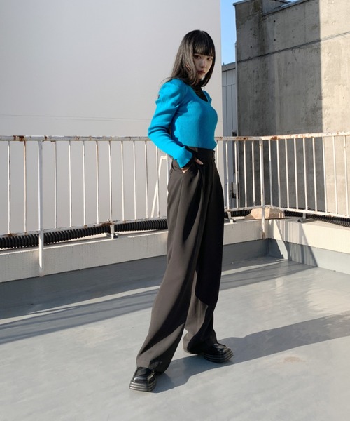 LVEU.（ラブユ.）の「【LVEU.】フィンガーホールパフショルダーニット / トップス ニット トップス レディース リブ カットソー パフショルダー パフショル 指ぬき スクエアネック ブルー ブラック グレー ホワイト アームウォーマー（ニット/セーター・レディース・ブラック/グレー/ブルー/ホワイト・FREE）」の8枚目の写真