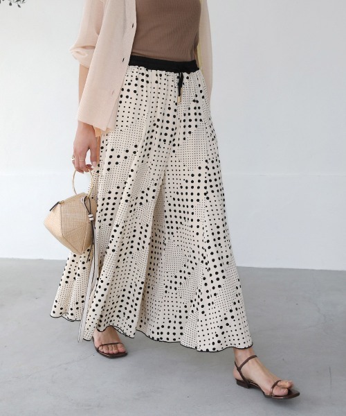 Bou Jeloud(ブージュルード)の「キカドット柄フレアパンツ(その他パンツ・レディース・ブラック/オフホワイト・38)」の5枚目の写真