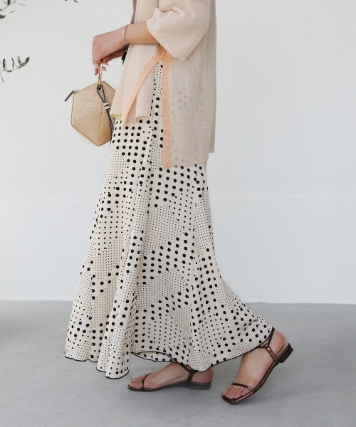 Bou Jeloud(ブージュルード)の「キカドット柄フレアパンツ(その他パンツ・レディース・ブラック/オフホワイト・38)」の7枚目の写真