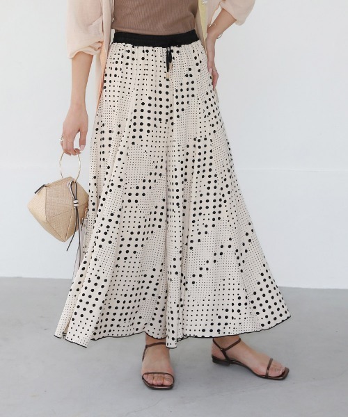 Bou Jeloud(ブージュルード)の「キカドット柄フレアパンツ(その他パンツ・レディース・ブラック/オフホワイト・38)」の11枚目の写真