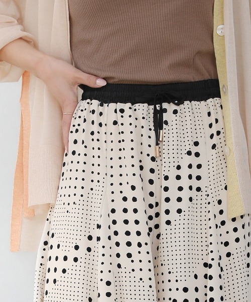 Bou Jeloud(ブージュルード)の「キカドット柄フレアパンツ(その他パンツ・レディース・ブラック/オフホワイト・38)」の12枚目の写真