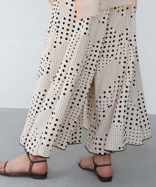 Bou Jeloud(ブージュルード)の「キカドット柄フレアパンツ(その他パンツ・レディース・ブラック/オフホワイト・38)」の13枚目の写真