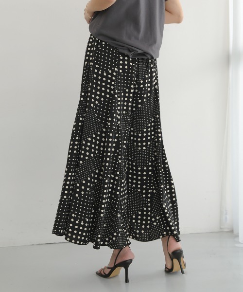 Bou Jeloud(ブージュルード)の「キカドット柄フレアパンツ(その他パンツ・レディース・ブラック/オフホワイト・38)」の21枚目の写真