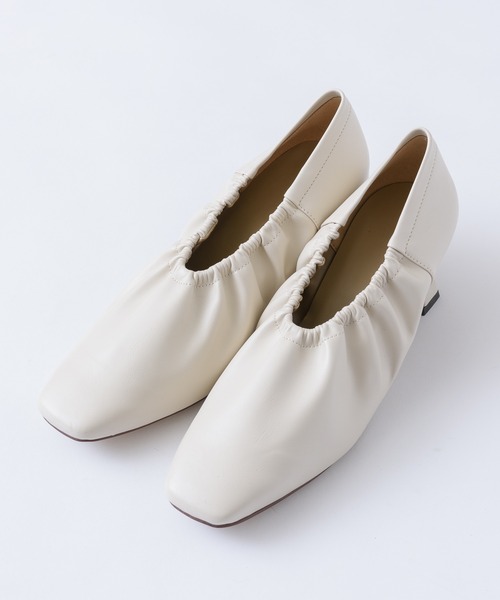 LA BELLE ETUDE（ラベルエチュード）の「【LE VERNIS】ギャザースクエアパンプス（パンプス・レディース・ホワイト/ブラック・24.5/23.5）」の9枚目の写真