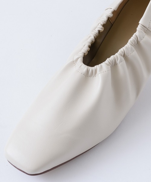 LA BELLE ETUDE（ラベルエチュード）の「【LE VERNIS】ギャザースクエアパンプス（パンプス・レディース・ホワイト/ブラック・24.5/23.5）」の13枚目の写真