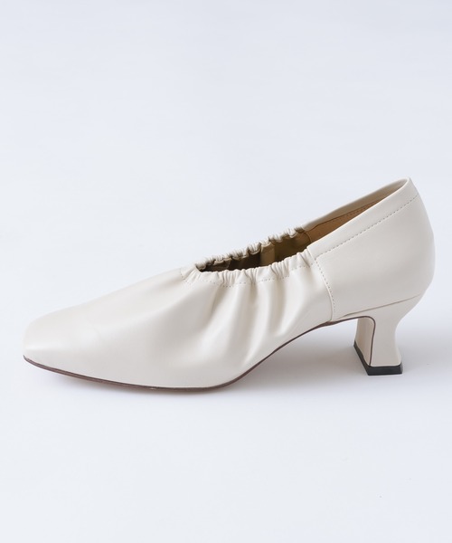 LA BELLE ETUDE（ラベルエチュード）の「【LE VERNIS】ギャザースクエアパンプス（パンプス・レディース・ホワイト/ブラック・24.5/23.5）」の6枚目の写真