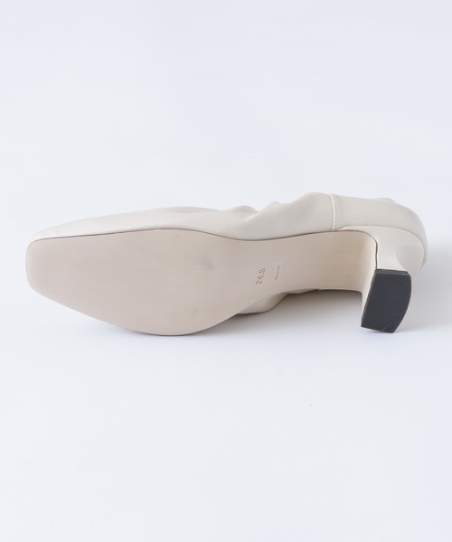 LA BELLE ETUDE（ラベルエチュード）の「【LE VERNIS】ギャザースクエアパンプス（パンプス・レディース・ホワイト/ブラック・24.5/23.5）」の4枚目の写真