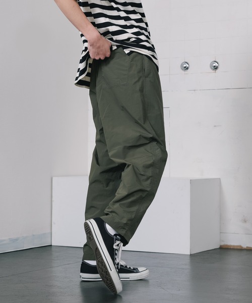 BURLAP OUTFITTER(バーラップアウトフィッター)の「BURLAP OUTFITTER/バーラップアウトフィッター TRACK PANTS ナイロンパンツ テーパードパンツ(スラックス・メンズ・オリーブ/ブラック/チャコール/サンドベージュ・L/M)」の20枚目の写真