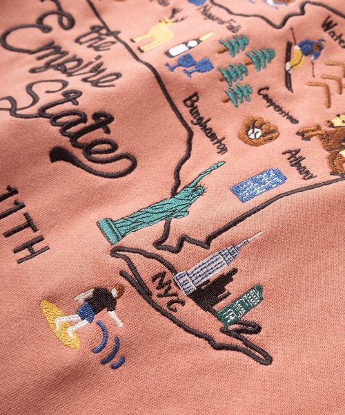 make a ray!(メイク ア レイ!)の「ビッグシルエット STATE OF NEW YORK バック&ワンポイント サガラ刺繍 スウェット/ バックデザイントレーナー/裏毛(スウェット・メンズ・アッシュグレー/ライトブルー/サーモンピンク・M/L)」の5枚目の写真