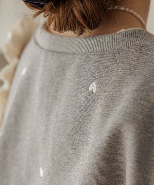 flower（フラワー）の「スウィーティーエンブロイダリースウェット（スウェット・レディース・アイボリー/グレー・FREE）」の8枚目の写真