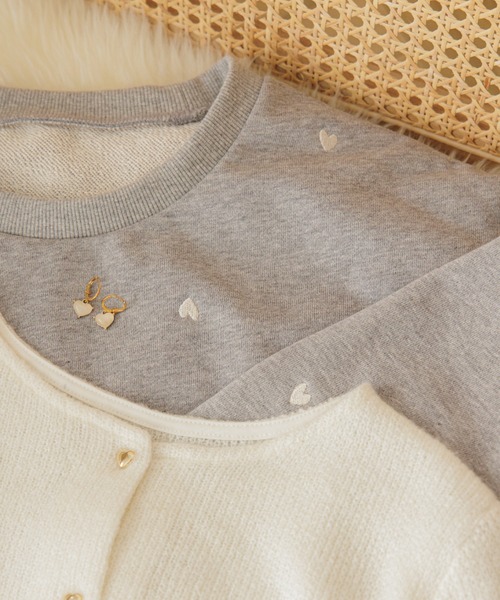 flower（フラワー）の「スウィーティーエンブロイダリースウェット（スウェット・レディース・アイボリー/グレー・FREE）」の5枚目の写真