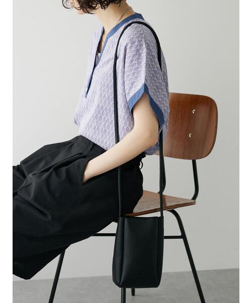 CRAFT STANDARD BOUTIQUE(クラフトスタンダードブティック)の「スマホポケット付キミニショルダーバッグ(ショルダーバッグ・メンズ・ブラック/グレイッシュベージュ・FREE)」の5枚目の写真