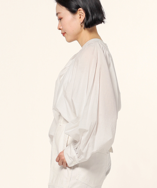 AP STUDIO（エーピーストゥディオ）の「SCENTOFクルーネックギャザーブラウス（シャツ/ブラウス・レディース・ホワイト・FREE）」の8枚目の写真