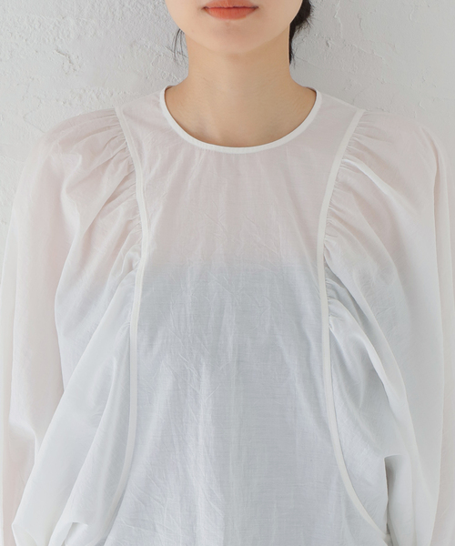 AP STUDIO（エーピーストゥディオ）の「SCENTOFクルーネックギャザーブラウス（シャツ/ブラウス・レディース・ホワイト・FREE）」の16枚目の写真