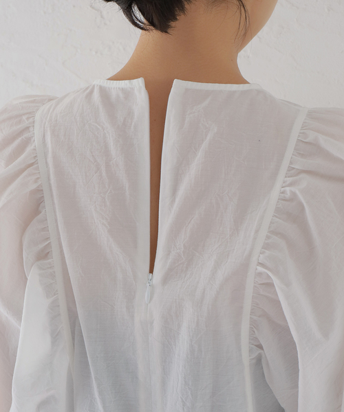 AP STUDIO（エーピーストゥディオ）の「SCENTOFクルーネックギャザーブラウス（シャツ/ブラウス・レディース・ホワイト・FREE）」の18枚目の写真