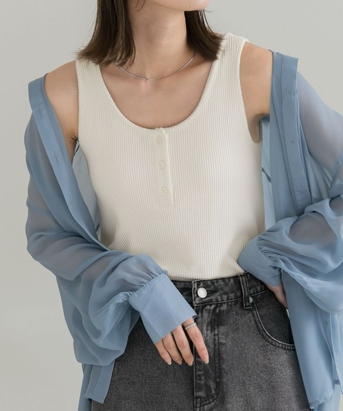 ad thie(アドティエ)の「前ボタン ヘンリー タンクトップ(タンクトップ・レディース・オフホワイト/ラベンダー/グリーン/アイボリー/ブラック/ライトブルー/ミント/グレー・FREE)」の4枚目の写真