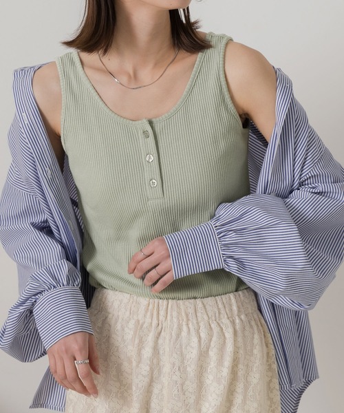 ad thie(アドティエ)の「前ボタン ヘンリー タンクトップ(タンクトップ・レディース・オフホワイト/ラベンダー/グリーン/アイボリー/ブラック/ライトブルー/ミント/グレー・FREE)」の6枚目の写真