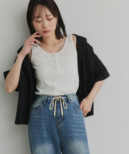 ad thie(アドティエ)の「前ボタン ヘンリー タンクトップ(タンクトップ・レディース・オフホワイト/ラベンダー/グリーン/アイボリー/ブラック/ライトブルー/ミント/グレー・FREE)」の13枚目の写真