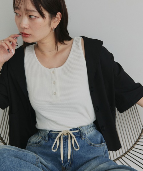 ad thie(アドティエ)の「前ボタン ヘンリー タンクトップ(タンクトップ・レディース・オフホワイト/ラベンダー/グリーン/アイボリー/ブラック/ライトブルー/ミント/グレー・FREE)」の15枚目の写真