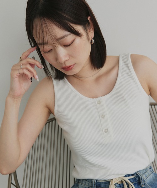 ad thie(アドティエ)の「前ボタン ヘンリー タンクトップ(タンクトップ・レディース・オフホワイト/ラベンダー/グリーン/アイボリー/ブラック/ライトブルー/ミント/グレー・FREE)」の16枚目の写真