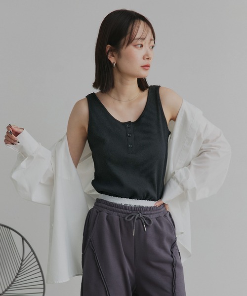 ad thie(アドティエ)の「前ボタン ヘンリー タンクトップ(タンクトップ・レディース・オフホワイト/ラベンダー/グリーン/アイボリー/ブラック/ライトブルー/ミント/グレー・FREE)」の19枚目の写真