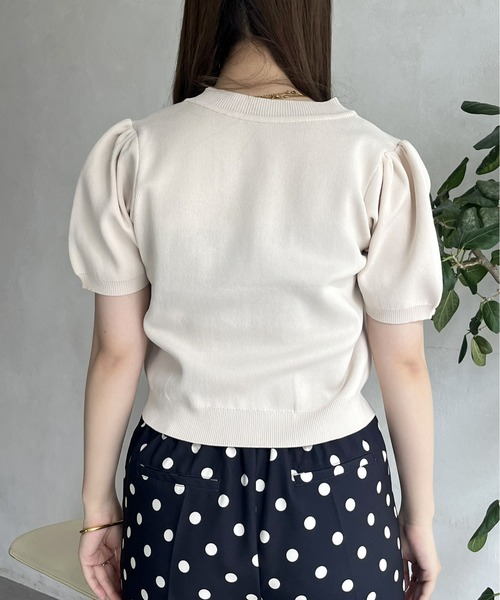 prose verse（プロズヴェール）の「パフスリーブVネックショート丈カーデ（カーディガン/ボレロ・レディース・オレンジ/アイボリー/ブラック/ブルー・ﾌﾘ-）」の21枚目の写真