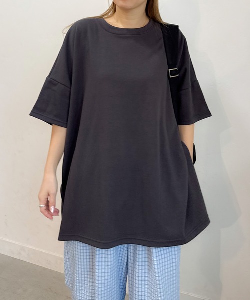 PICHI（ピイチ）の「オーバーサイズドルマンTee（Tシャツ/カットソー・レディース・ホワイト/ピンク/オートミール/グレー/ブラック/グリーン/ブラウン/ネイビー/パープル/チャコール/レッド/ライトブルー/ベビーピンク/オレンジ・FREE）」の4枚目の写真