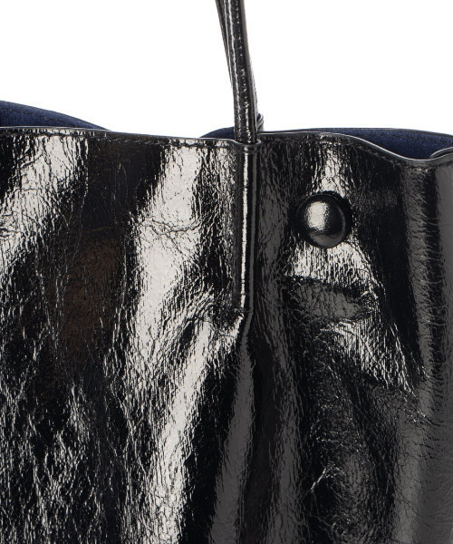 cache cache（カシュ カシュ）の「カシュカシュ cachecache / クラッシュメタリック肩入れバケツトートバッグ（トートバッグ・レディース・ブラック/シルバー系その他/シルバー/ゴールド・FREE）」の21枚目の写真