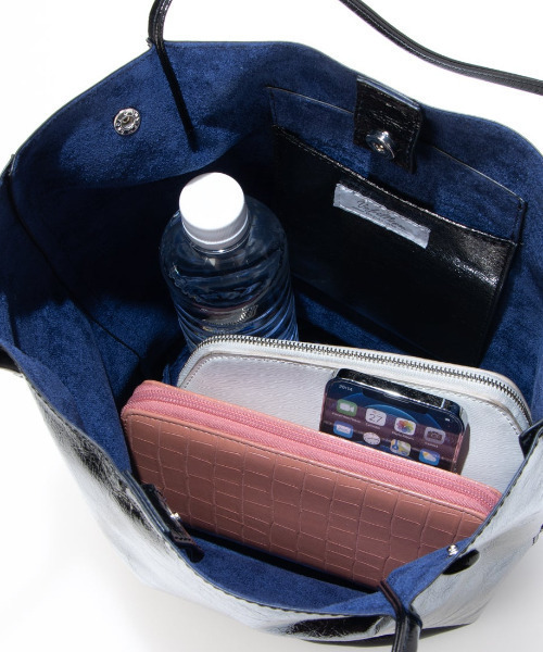 cache cache（カシュ カシュ）の「カシュカシュ cachecache / クラッシュメタリック肩入れバケツトートバッグ（トートバッグ・レディース・ブラック/シルバー系その他/シルバー/ゴールド・FREE）」の20枚目の写真