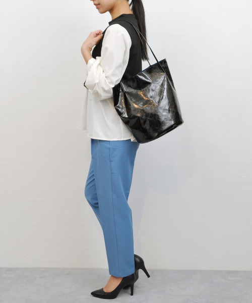 cache cache（カシュ カシュ）の「カシュカシュ cachecache / クラッシュメタリック肩入れバケツトートバッグ（トートバッグ・レディース・ブラック/シルバー系その他/シルバー/ゴールド・FREE）」の19枚目の写真