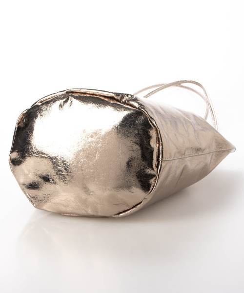 cache cache（カシュ カシュ）の「カシュカシュ cachecache / クラッシュメタリック肩入れバケツトートバッグ（トートバッグ・レディース・ブラック/シルバー系その他/シルバー/ゴールド・FREE）」の17枚目の写真