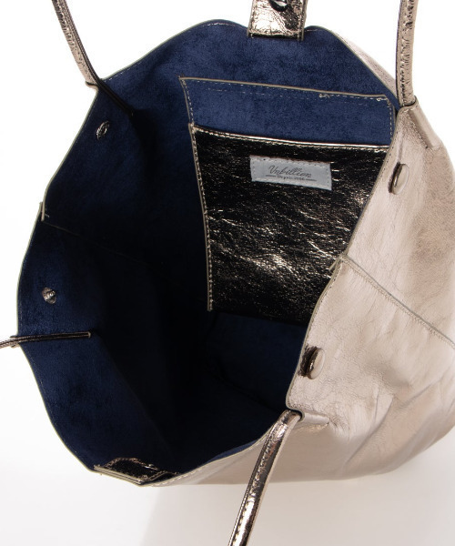 cache cache（カシュ カシュ）の「カシュカシュ cachecache / クラッシュメタリック肩入れバケツトートバッグ（トートバッグ・レディース・ブラック/シルバー系その他/シルバー/ゴールド・FREE）」の16枚目の写真