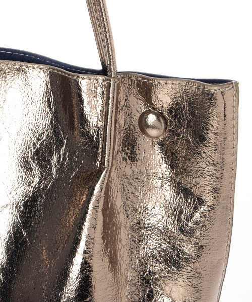 cache cache（カシュ カシュ）の「カシュカシュ cachecache / クラッシュメタリック肩入れバケツトートバッグ（トートバッグ・レディース・ブラック/シルバー系その他/シルバー/ゴールド・FREE）」の15枚目の写真