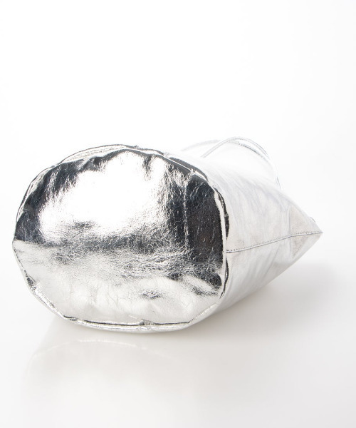 cache cache（カシュ カシュ）の「カシュカシュ cachecache / クラッシュメタリック肩入れバケツトートバッグ（トートバッグ・レディース・ブラック/シルバー系その他/シルバー/ゴールド・FREE）」の13枚目の写真