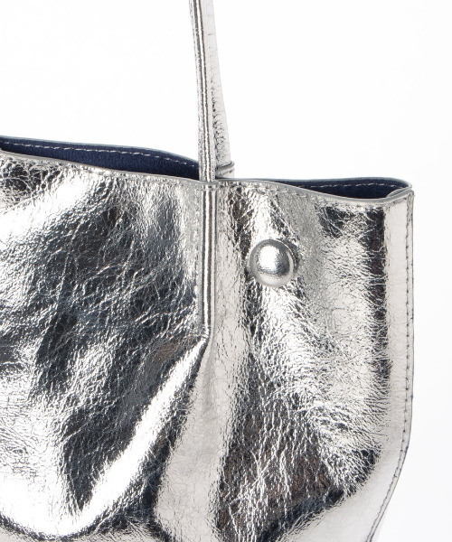 cache cache（カシュ カシュ）の「カシュカシュ cachecache / クラッシュメタリック肩入れバケツトートバッグ（トートバッグ・レディース・ブラック/シルバー系その他/シルバー/ゴールド・FREE）」の11枚目の写真