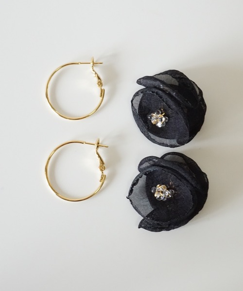 CERCA(チェルカ)の「jolie minette/2way ふわふわ レース フープピアス(ピアス(両耳用)・レディース・ベージュ/ブラック/ホワイト/ブラウン/ブルー系/ピンク系・FREE)」の9枚目の写真