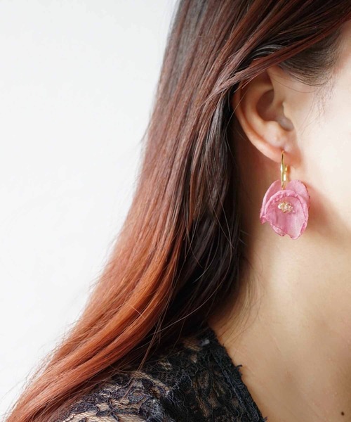CERCA(チェルカ)の「jolie minette/2way ふわふわ レース フープピアス(ピアス(両耳用)・レディース・ベージュ/ブラック/ホワイト/ブラウン/ブルー系/ピンク系・FREE)」の15枚目の写真