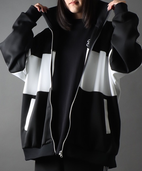 シトリー SITRY ジャージ上下セット 黒と白 ストライプ ビックシルエット SITRY（シトリー）の「Big silhouette high collar switching