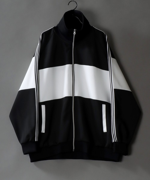 SITRY（シトリー）の「Big silhouette high collar switching