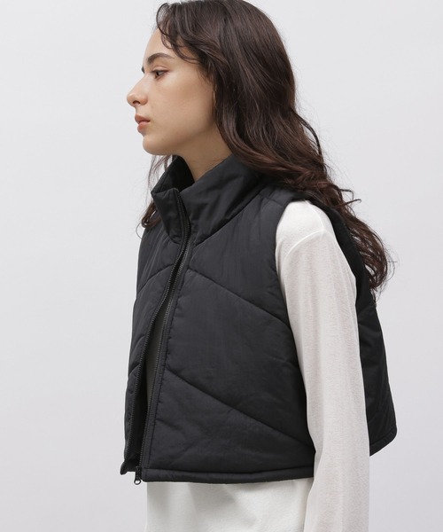 LAKOLE（ラコレ）の「シェブロンキルトクロップVベスト / 966828（ダウンベスト・レディース・アイボリー/カーキ/ブラック・MEDIUM/SMALL）」の7枚目の写真