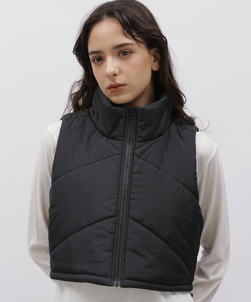 LAKOLE（ラコレ）の「シェブロンキルトクロップVベスト / 966828（ダウンベスト・レディース・アイボリー/カーキ/ブラック・MEDIUM/SMALL）」の8枚目の写真